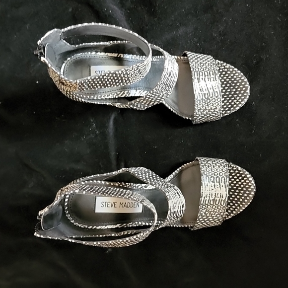 NWOT STEVE MADDEN HIGH HEELS - Picture 3 of 12